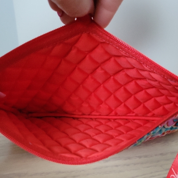 NWOT Vera Bradley Red Pink and Teal Large Quilted Paisley Cosmetic Bag - Picture 4 of 5